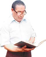 Isaac Felipe Azofeifa, 1909-